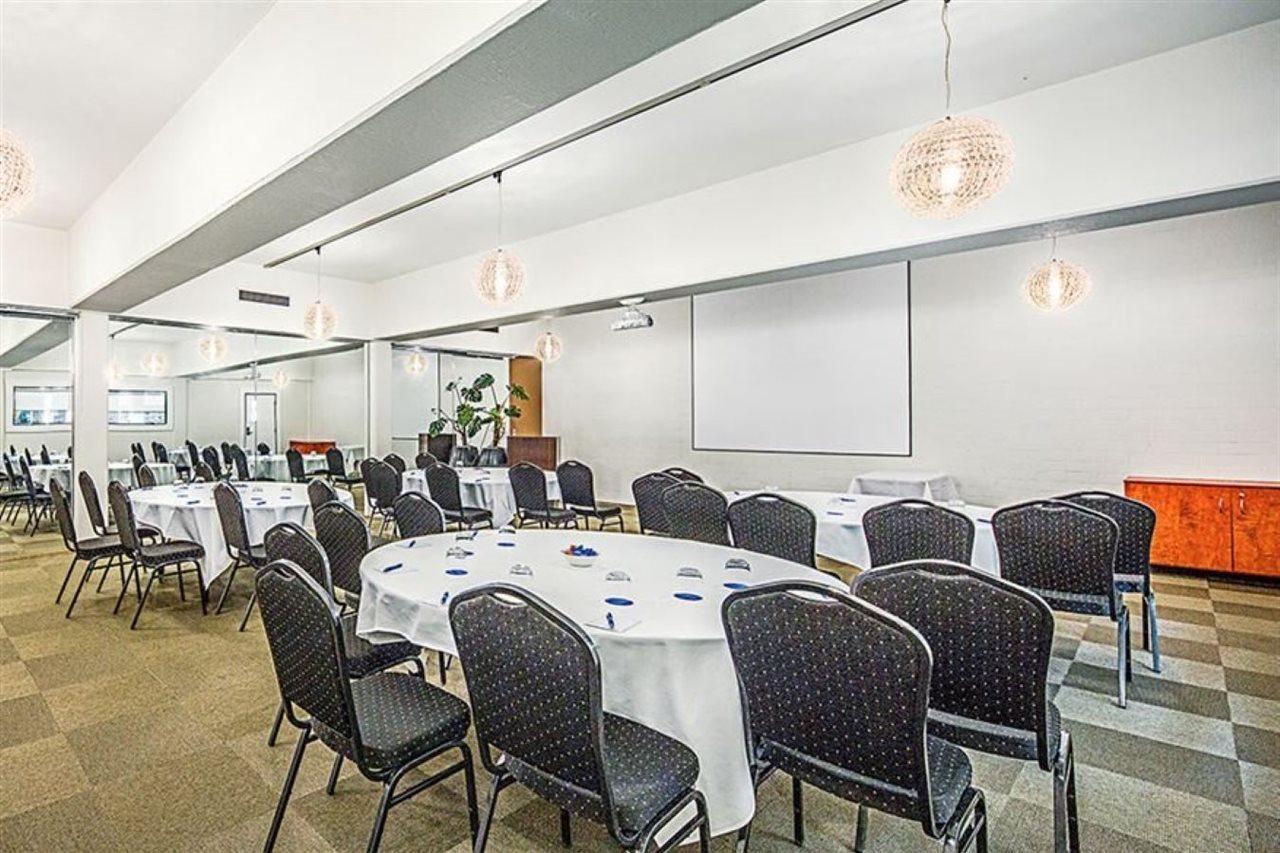 Mantra Pavilion Hotel Wagga Wagga Exterior photo