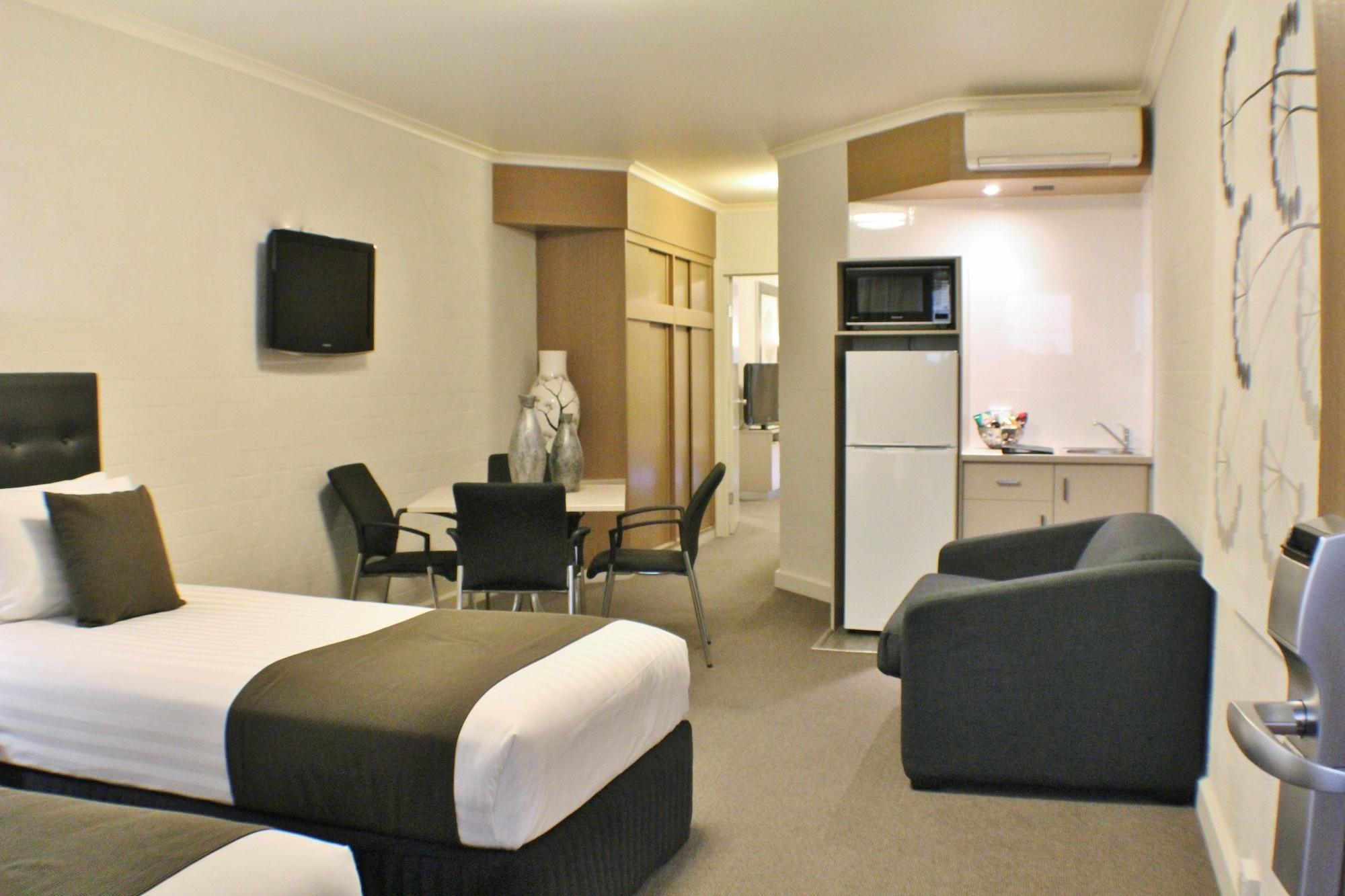 Mantra Pavilion Hotel Wagga Wagga Exterior photo