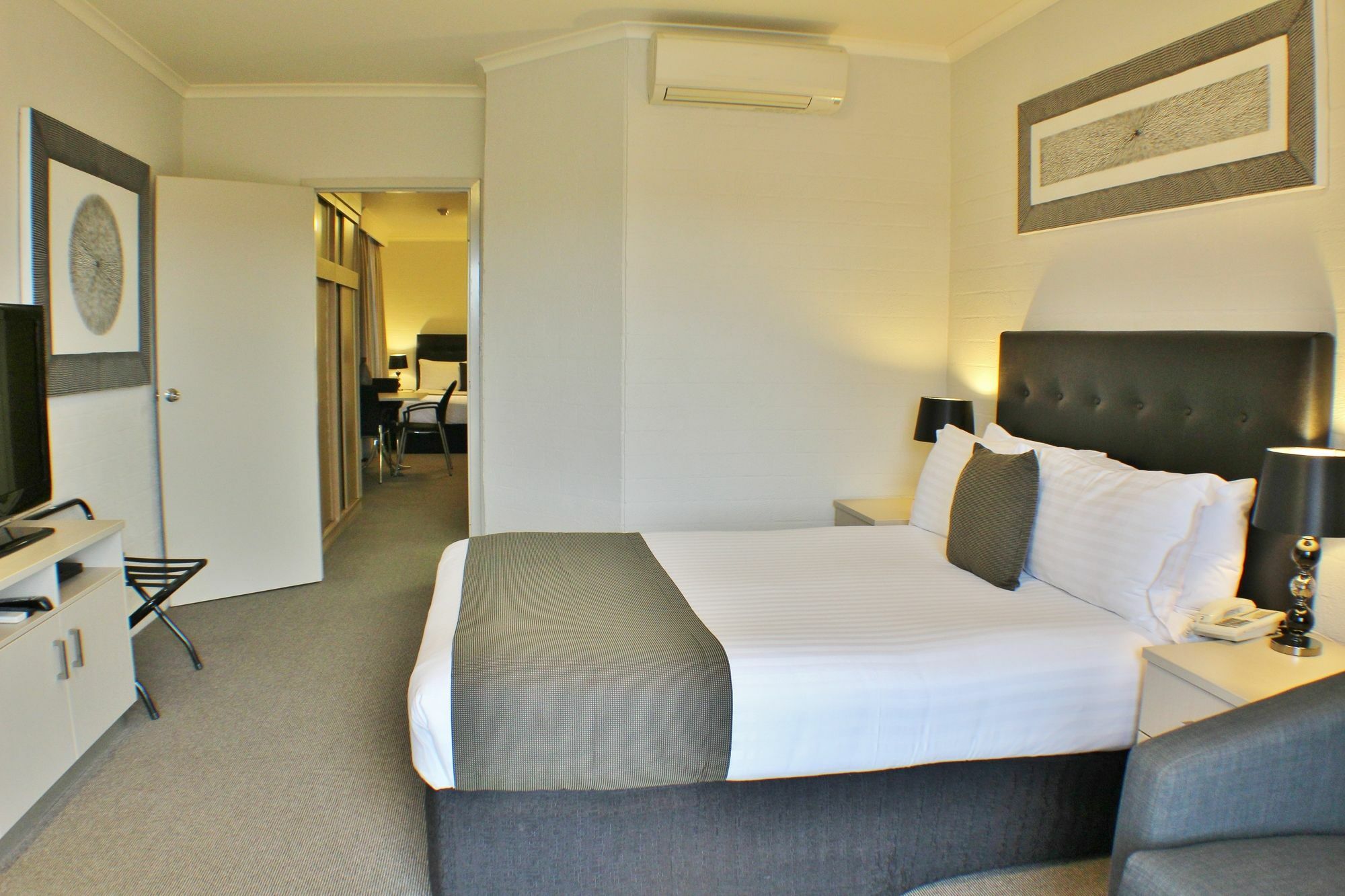 Mantra Pavilion Hotel Wagga Wagga Exterior photo